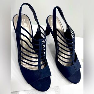 Naturalizer sandals, heel, navy blues. Brand re. Never worn. Size: 8.5 M